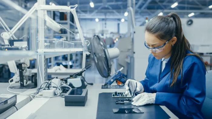 CNC torna işleme ve aktif olarak yenilik yapıyor ve gelişmeyi arayın