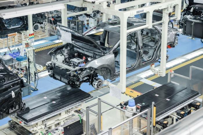CNC kalıp işleme için kapsamlı birinci seviye bakımı uygular
